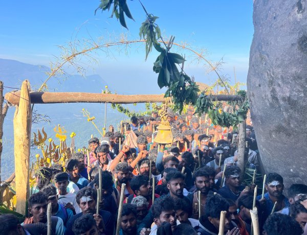 மகா சிவராத்திரி பூஜைக்காக வெள்ளிங்கிரி மலையில் குவிந்த பக்தர்கள்